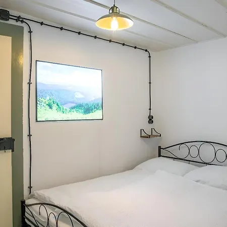 Living Timeless- Black Forest Moments Daire *